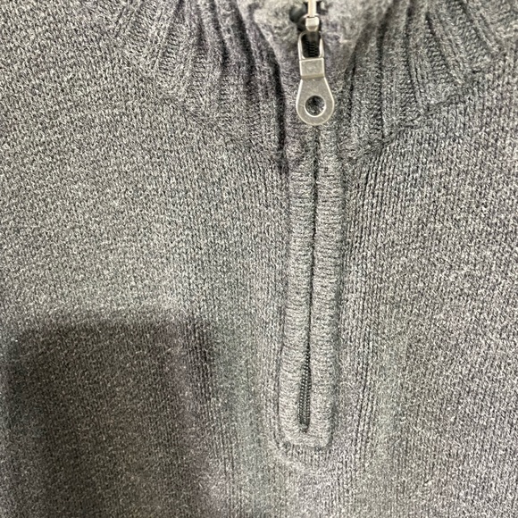 Men’s vNeck sweater - Picture 2 of 3